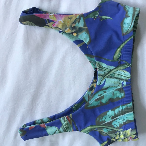 Stone fox swim zipper top - Picture 3 of 3